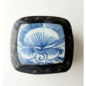 🦋Host Pick Chinese Lacquer Shard Box Blue White Porcelain Floral Black Lacquer